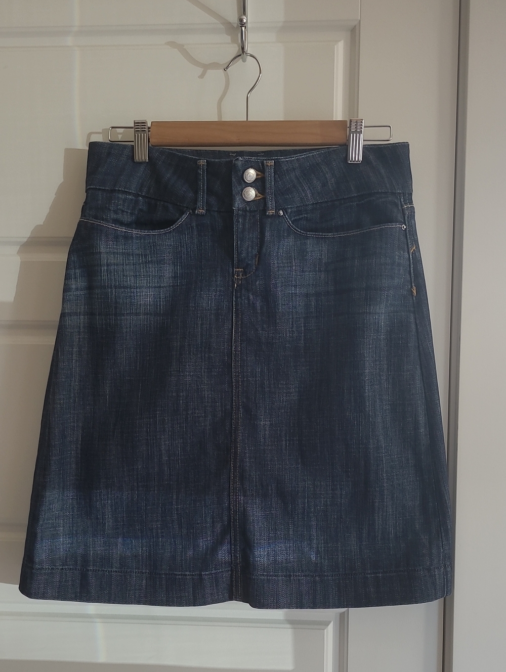 Banana Republic Jean Skirt. Size 4